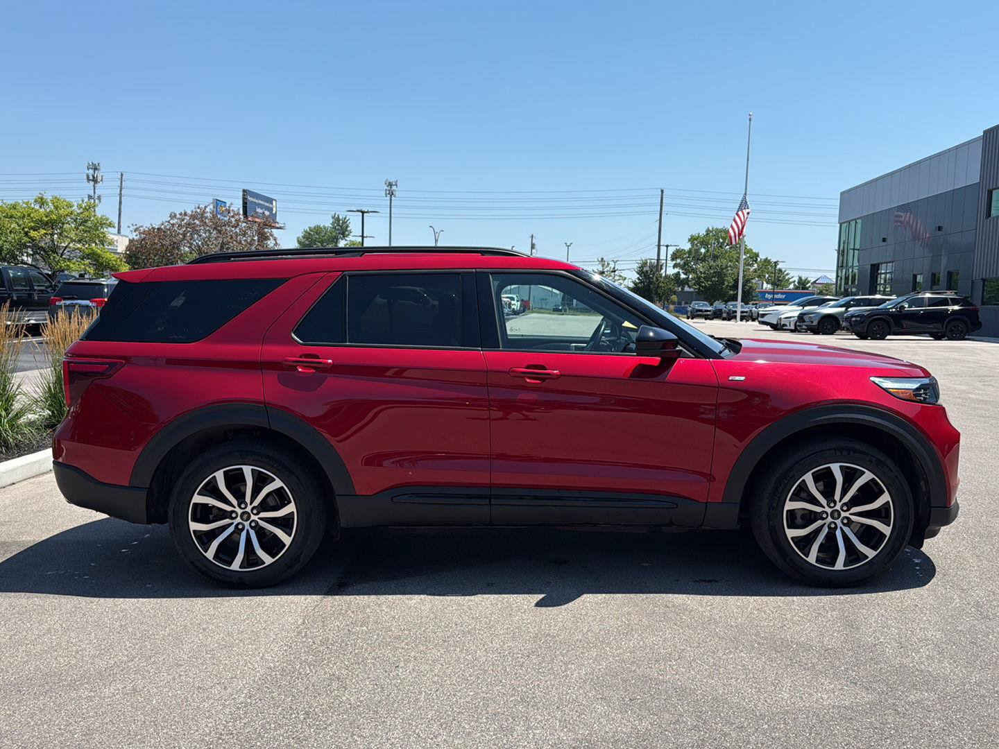 Used 2023 Ford Explorer ST-Line w/ Class IV Trailer Tow Package AWD/4WD image 2