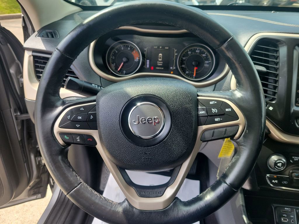 Used 2016 Jeep Cherokee Latitude FWD image 21