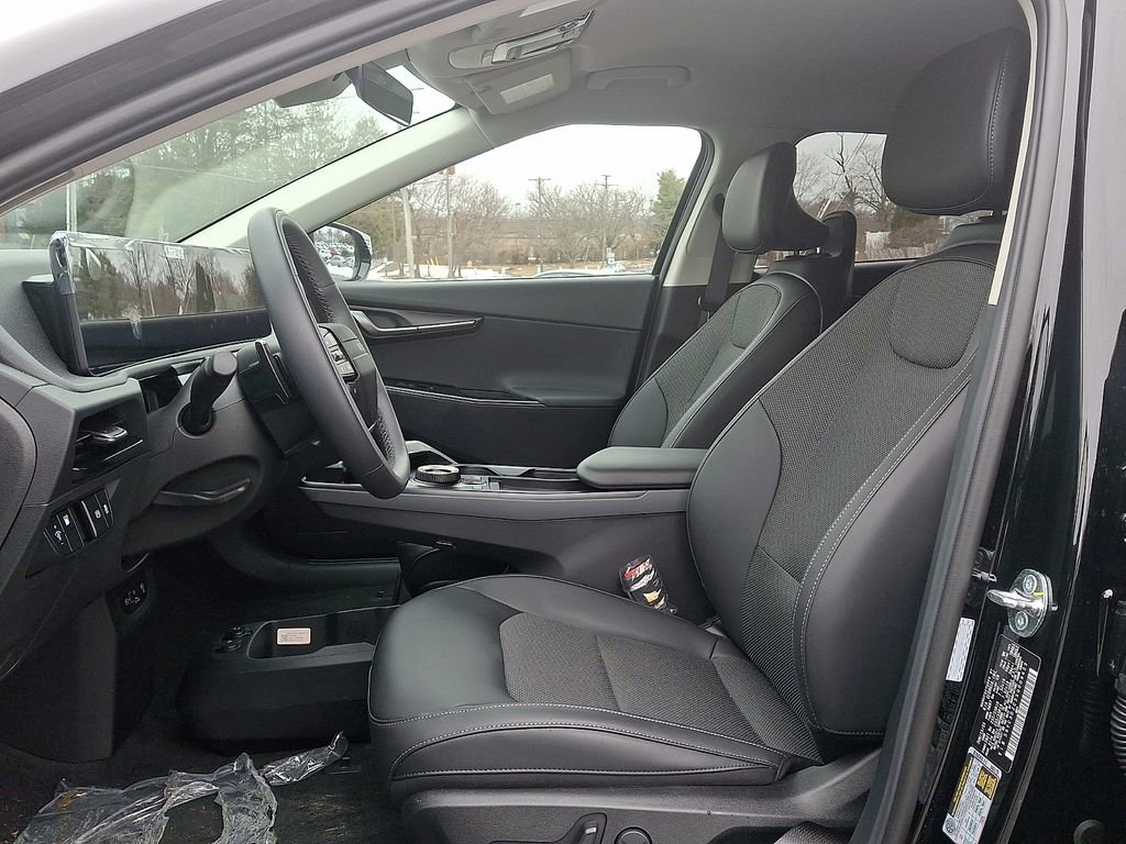 New 2025 Kia EV6 Light w/ Light LR Technology Package AWD/4WD image 6