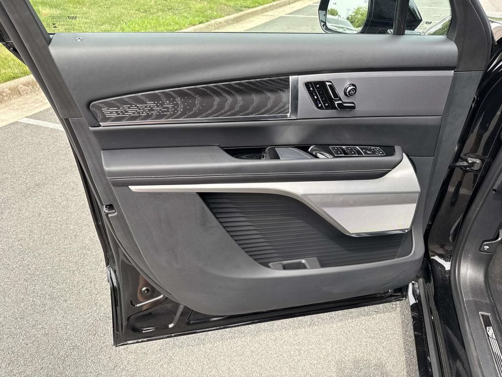 Used 2026 Cadillac Vistiq Platinum w/ LPO, Floor Liner Package AWD/4WD image 29