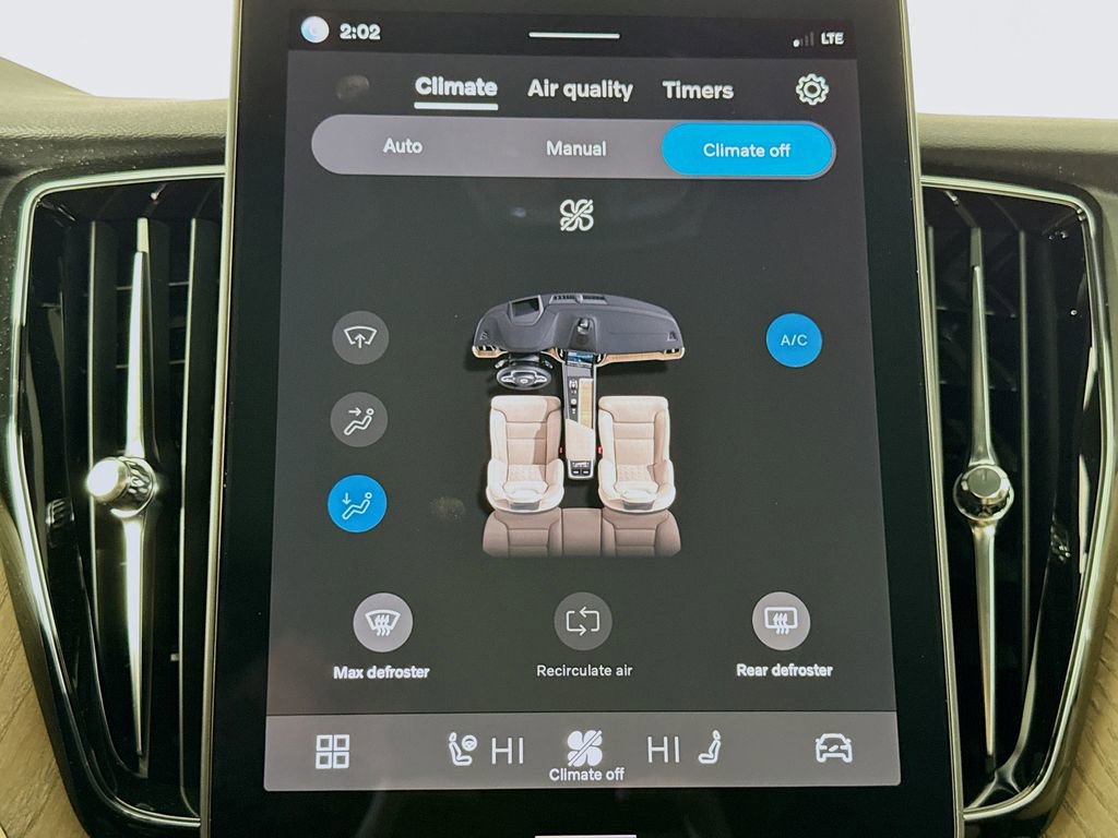 Used 2026 Volvo XC60 B5 Plus w/ Climate Package PRO image 15