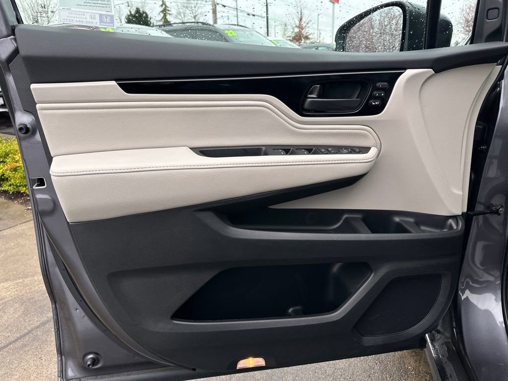 Used 2026 Honda Odyssey Touring image 11