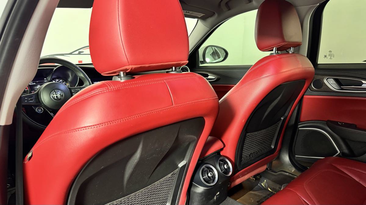 Used 2019 Alfa Romeo Giulia Ti AWD/4WD image 29
