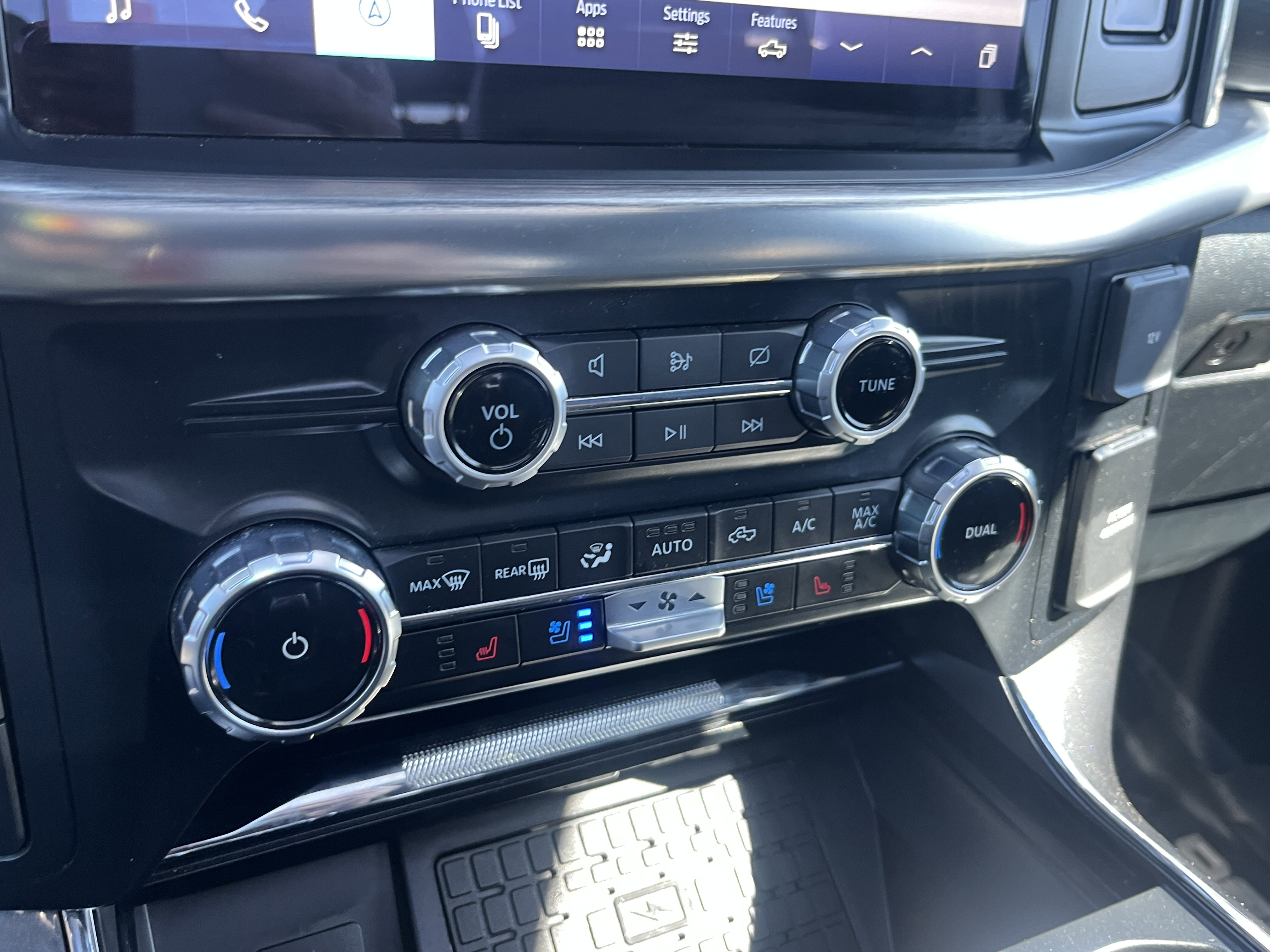 Used 2023 Ford F150 Lariat w/ Equipment Group 502A High image 29