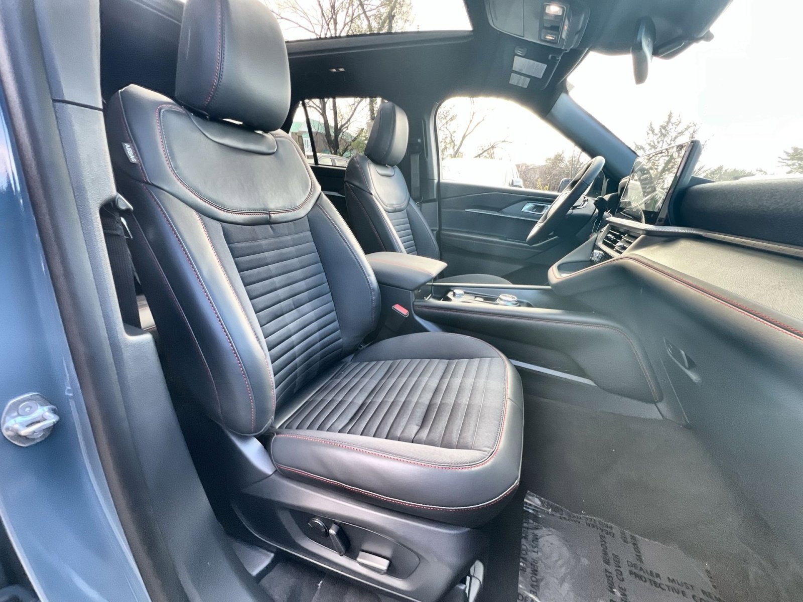 New 2026 Ford Explorer ST-Line w/ ST-Line Street Pack image 28