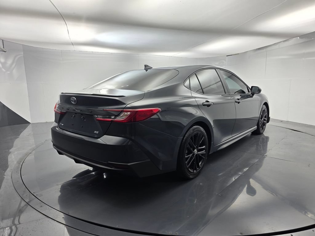 Used 2025 Toyota Camry SE FWD image 4