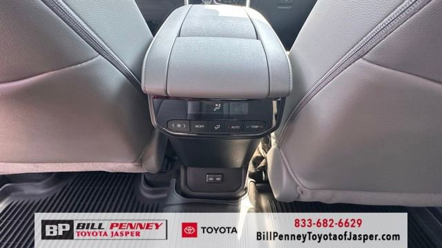 New 2026 Toyota Highlander XLE image 19