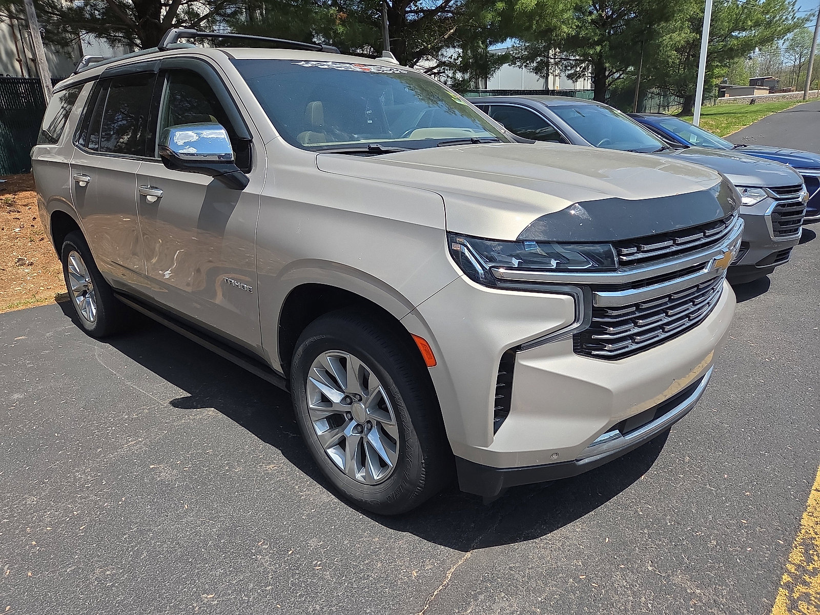 Used 2021 Chevrolet Tahoe Premier w/ Premium Package AWD/4WD image 1