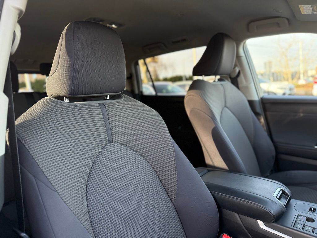 Used 2023 Toyota Highlander LE image 24