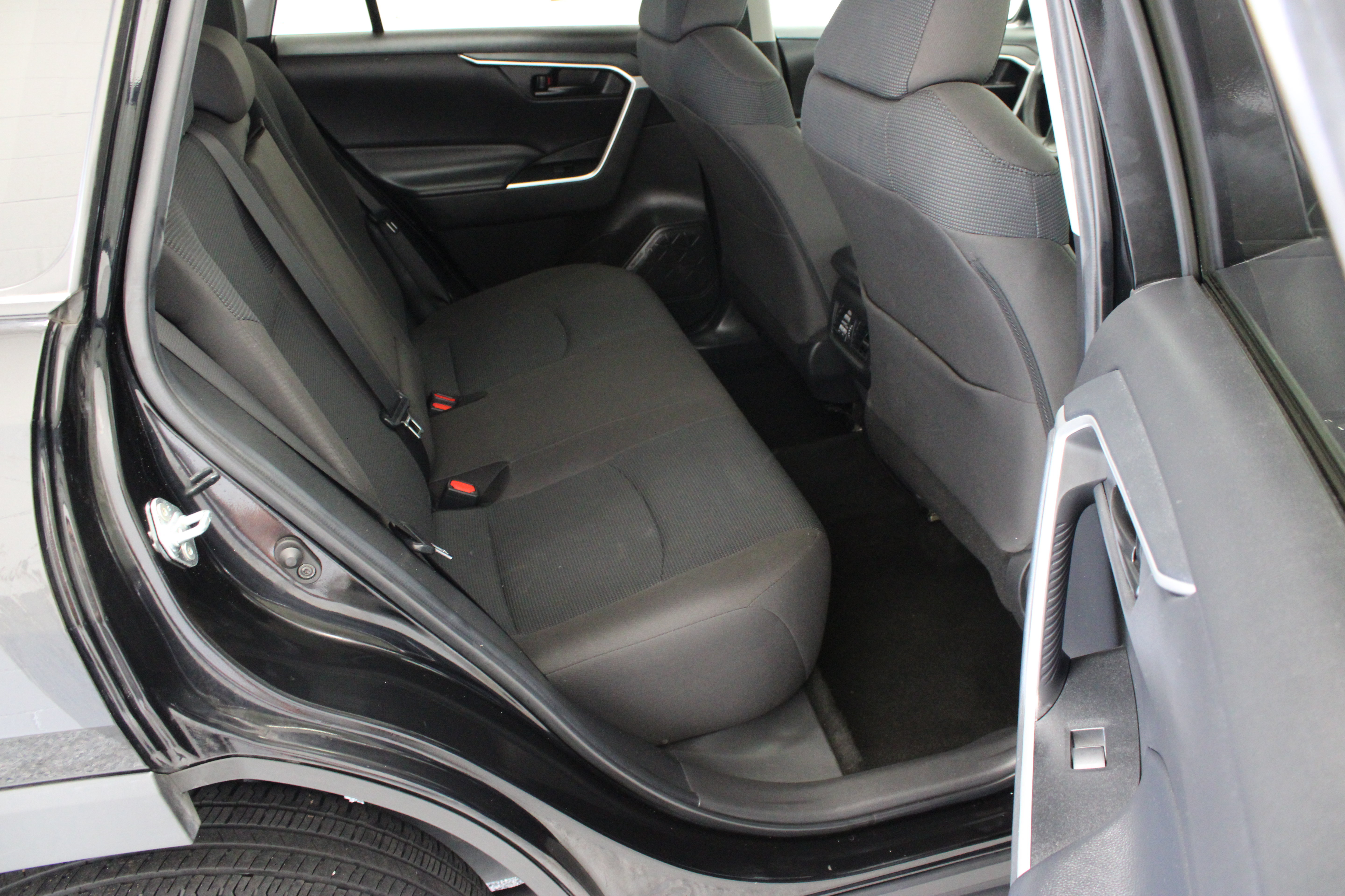Used 2023 Toyota RAV4 LE FWD image 29