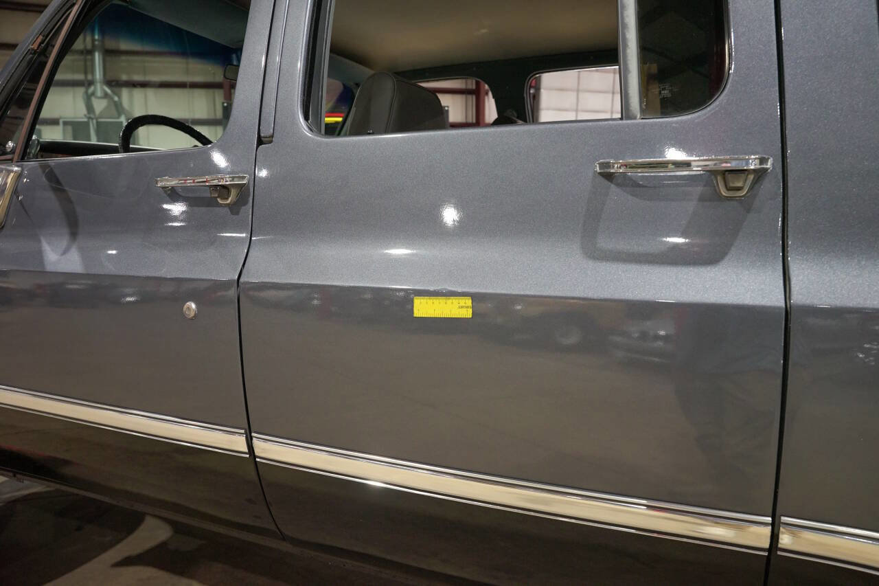 Used 1987 Chevrolet Suburban 4WD image 30