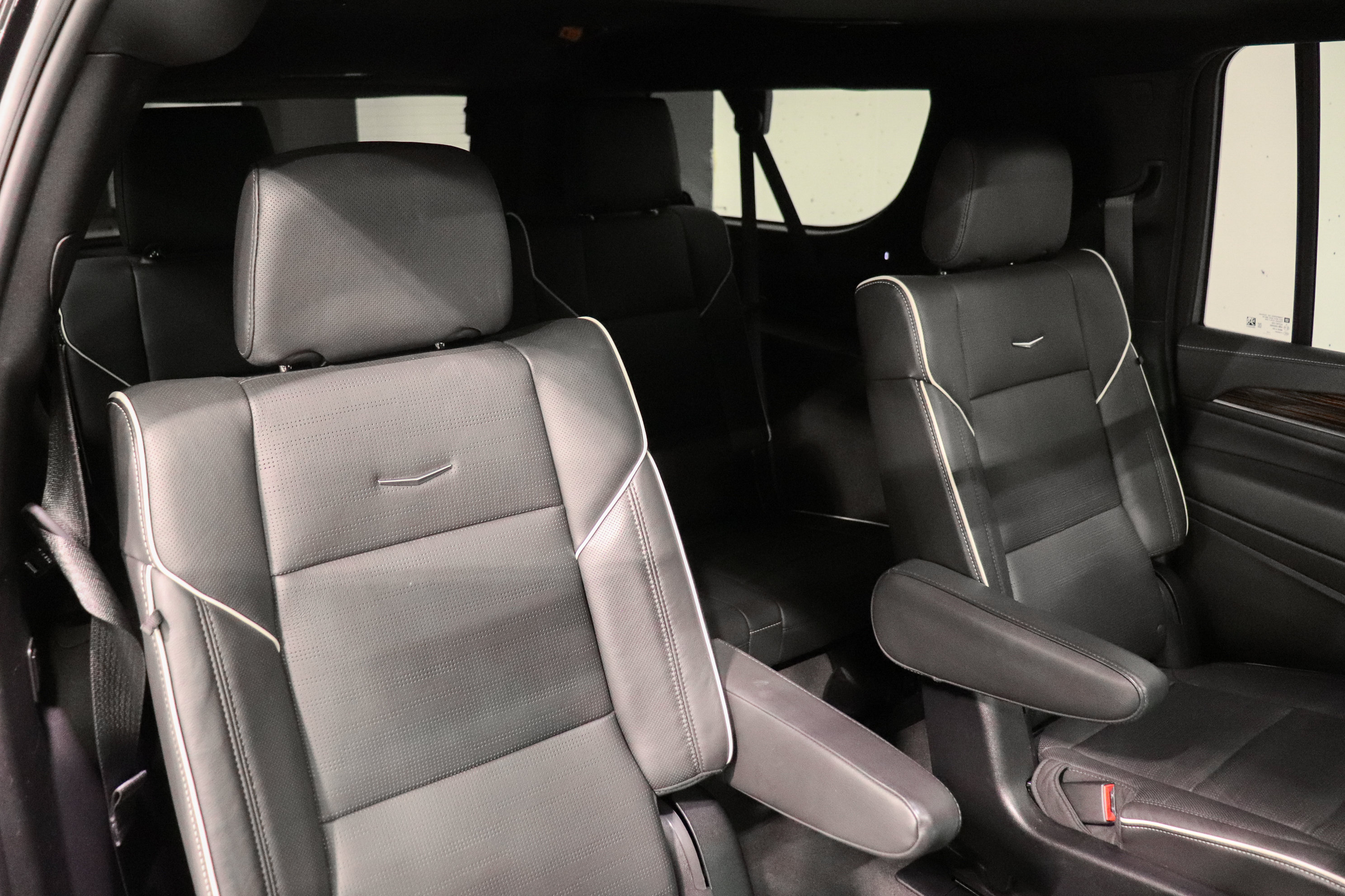 Used 2023 Cadillac Escalade ESV Premium Luxury w/ Performance Package AWD/4WD image 20