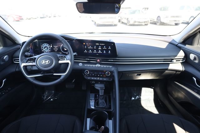 Used 2024 Hyundai Elantra SEL w/ Convenience Package image 15