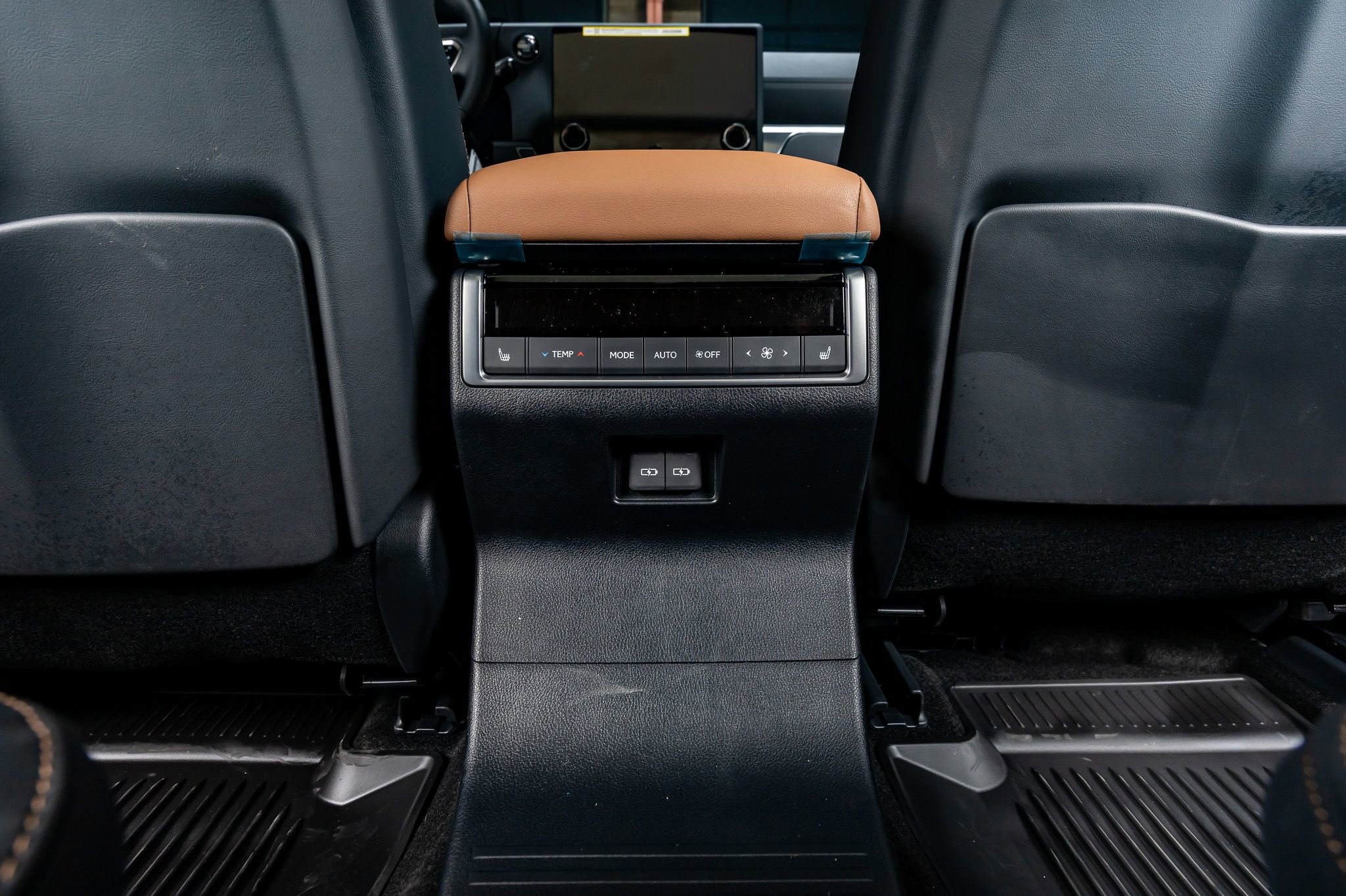 Used 2025 Lexus GX 550 w/ Accessory Package (2T) image 32