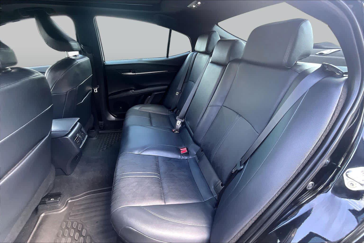 Used 2025 Toyota Camry XSE FWD image 20