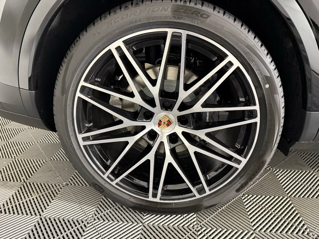 Certified 2026 Porsche Cayenne Coupe AWD/4WD image 12
