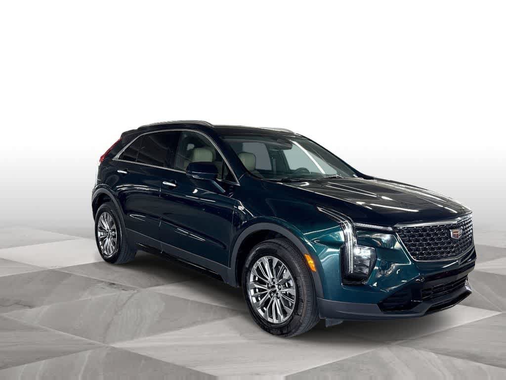 Used 2024 Cadillac XT4 Premium Luxury FWD image 2