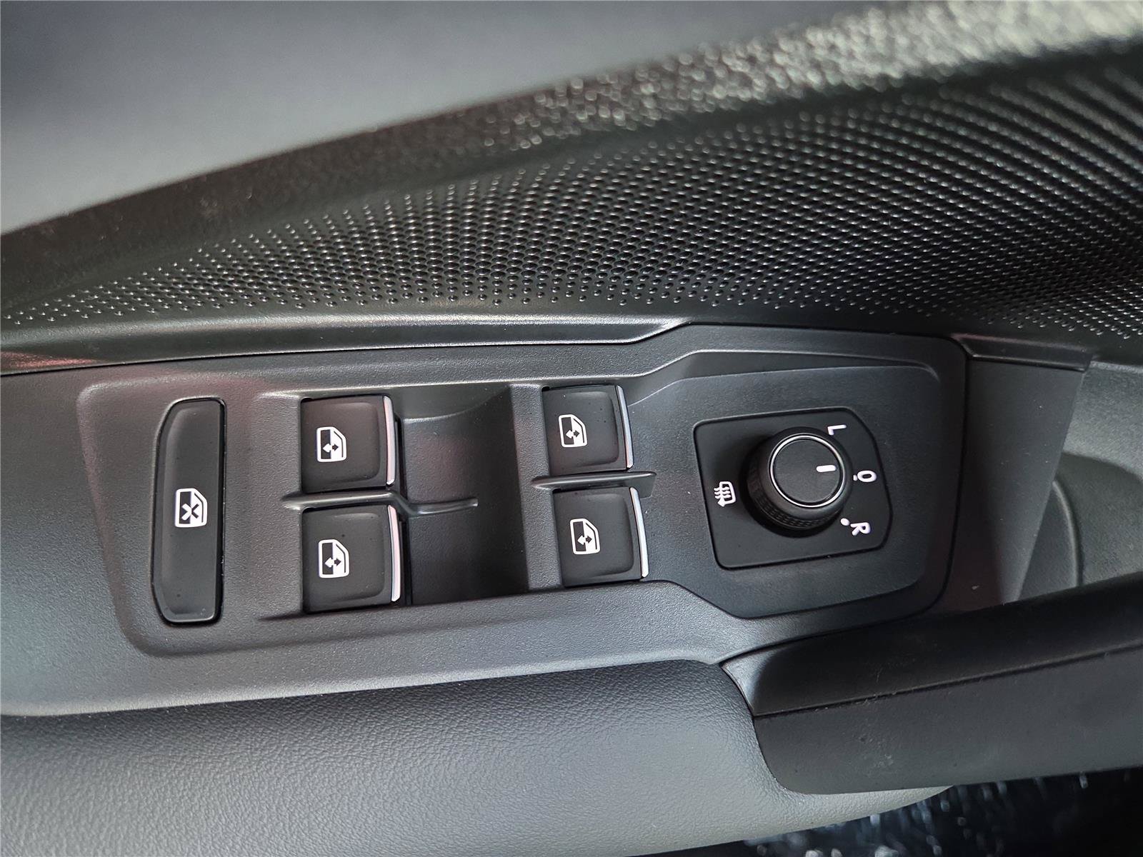 New 2026 Volkswagen Tiguan SE AWD/4WD image 13
