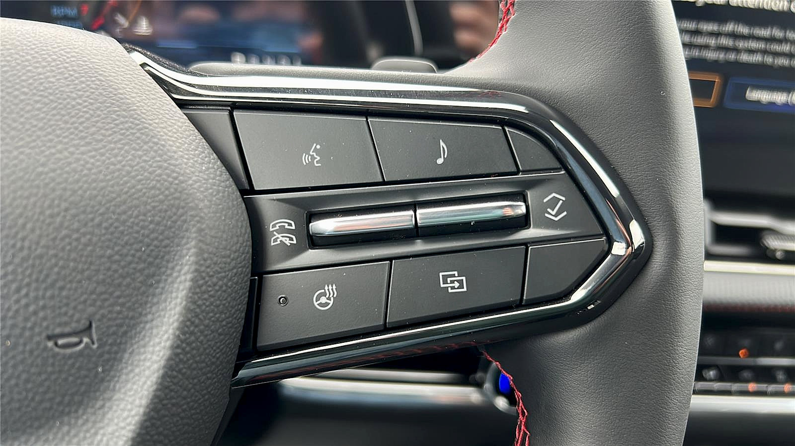 New 2026 Chevrolet Equinox RS w/ Convenience Package III FWD image 8
