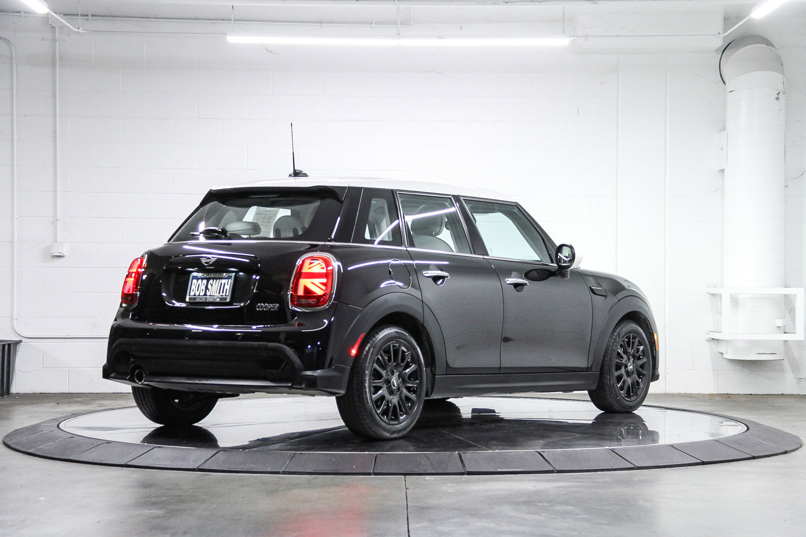 Certified 2023 MINI Cooper 4-Door Hardtop w/ Signature Upholstery Package FWD image 6