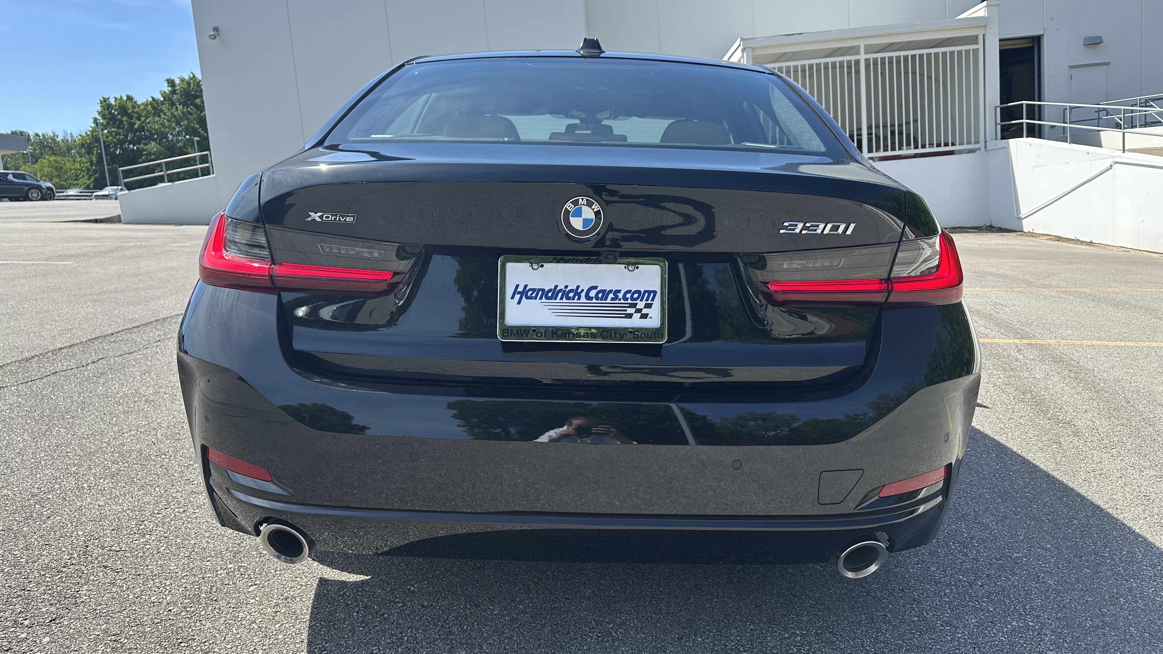 Used 2023 BMW 330i xDrive Sedan w/ Premium Package AWD/4WD image 9