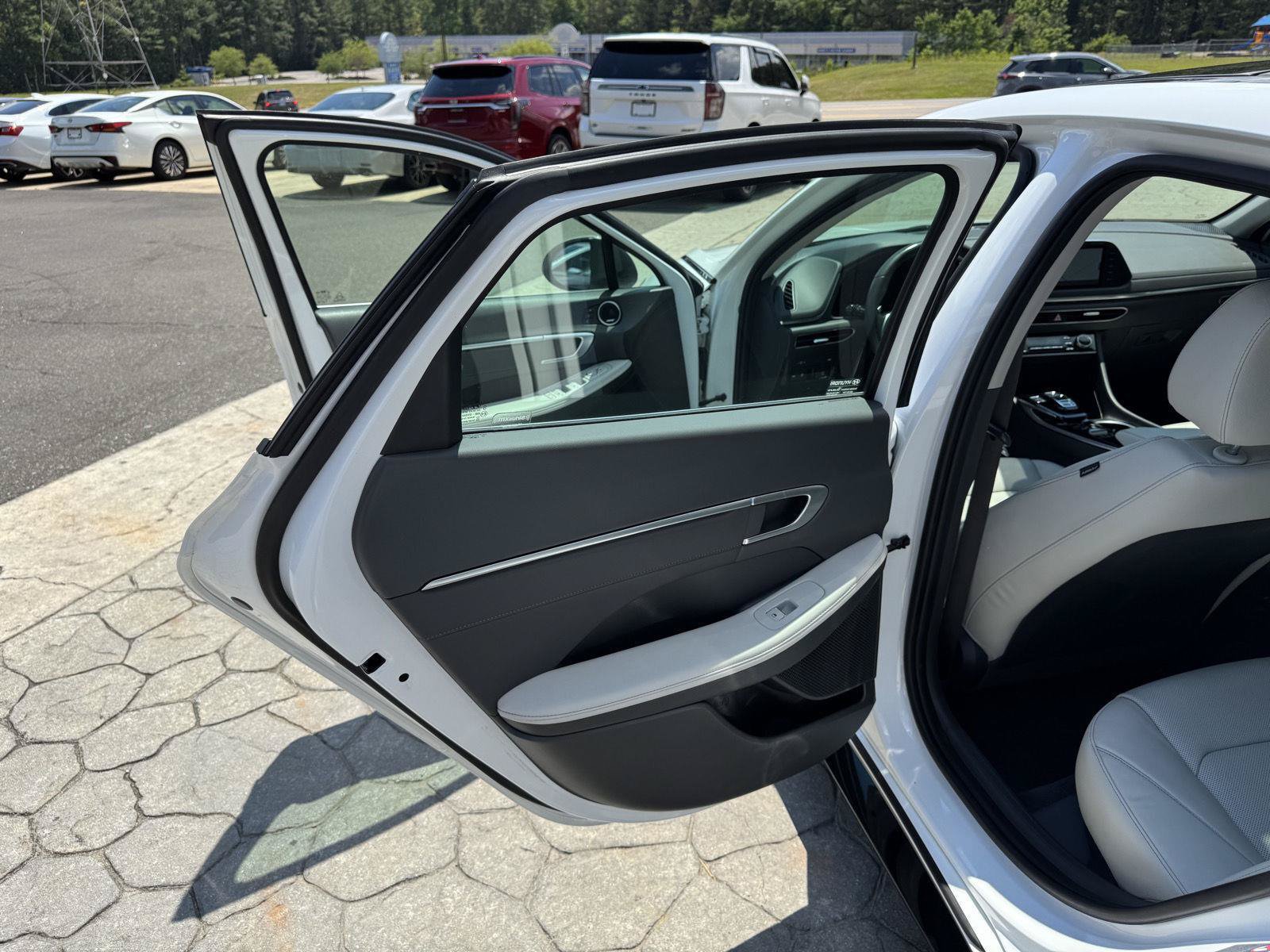 Used 2022 Hyundai Sonata Limited FWD image 8