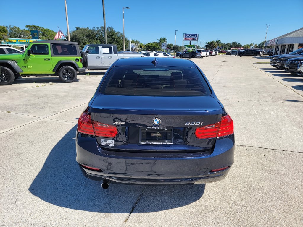 Used 2014 BMW 320i xDrive Sedan AWD/4WD image 4
