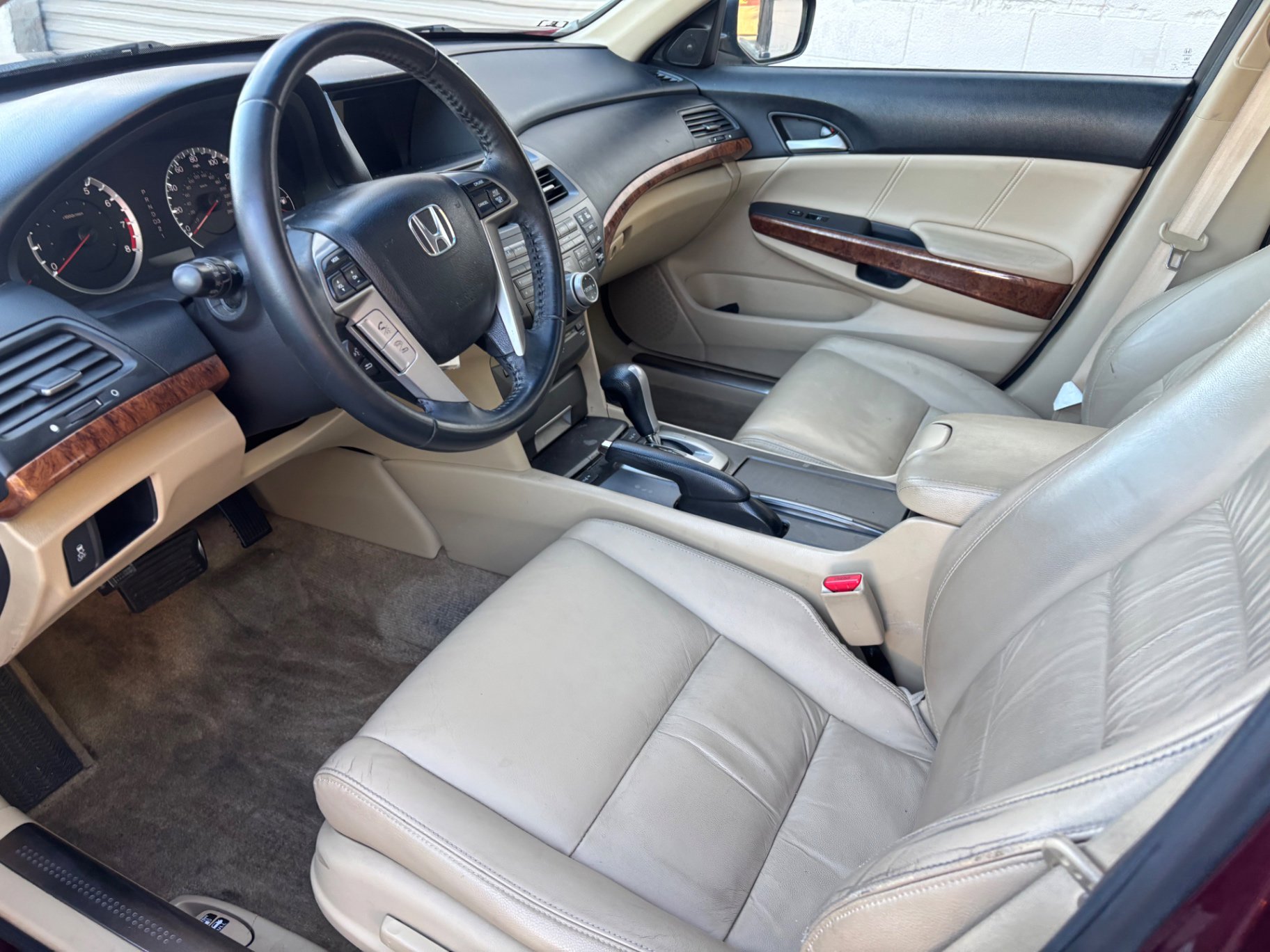 Used 2011 Honda Accord EX-L image 12