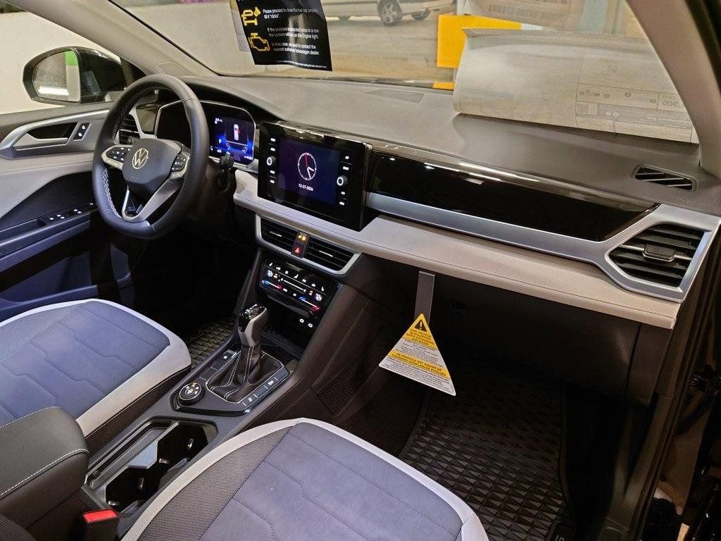New 2025 Volkswagen Taos SE image 22