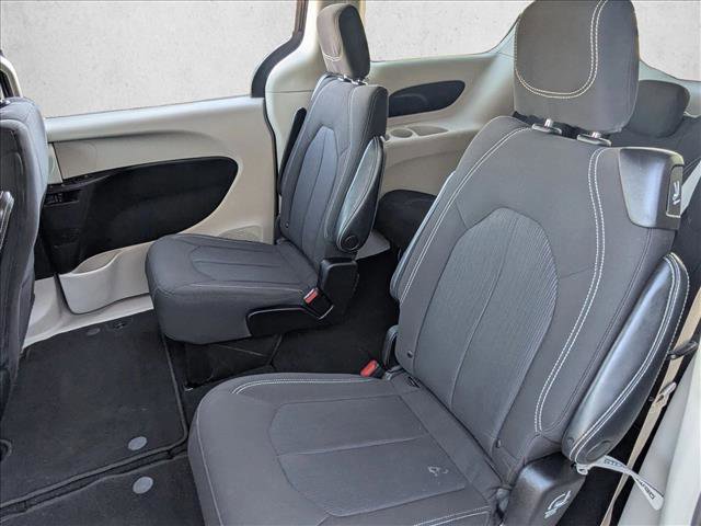 Used 2022 Chrysler Voyager LX image 17