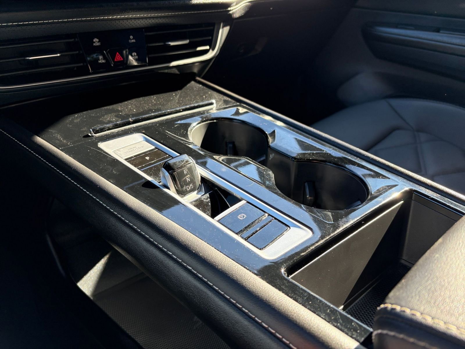 Used 2025 Volkswagen Atlas Cross Sport SE image 41