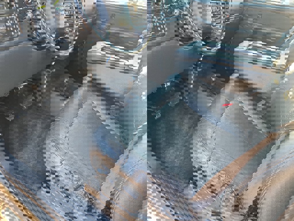 Used 2001 Chevrolet Silverado 2500 LS w/ Off-Road Skid Plate Pkg image 12