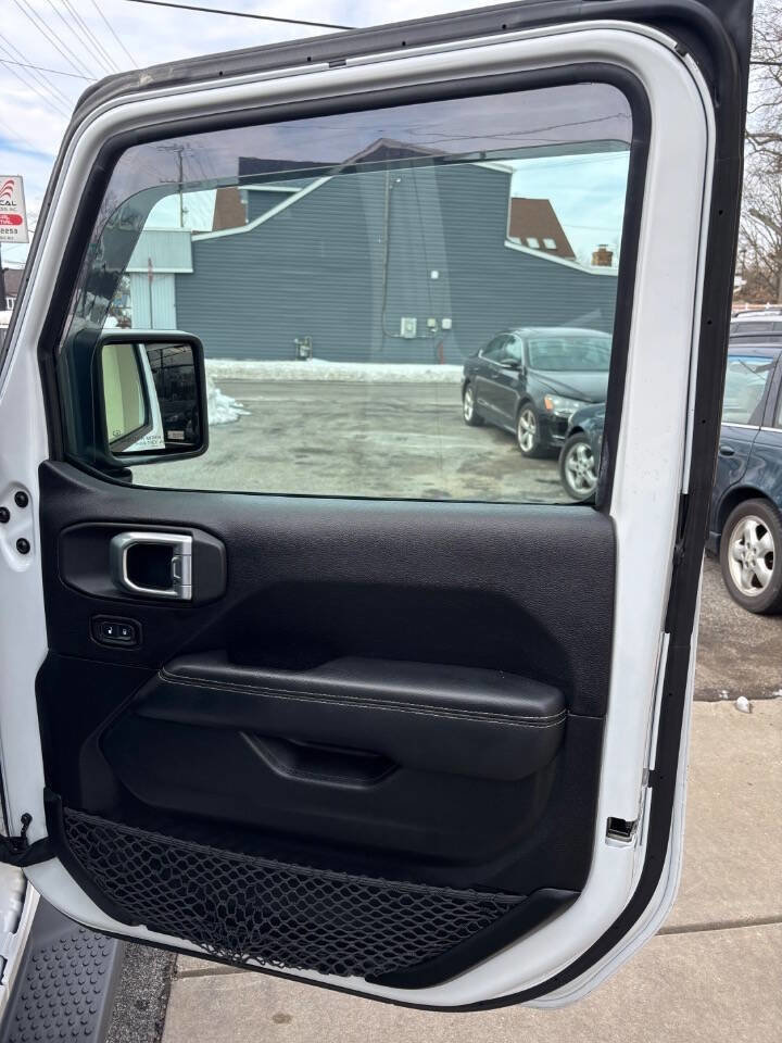 Used 2019 Jeep Wrangler Unlimited Sahara image 14