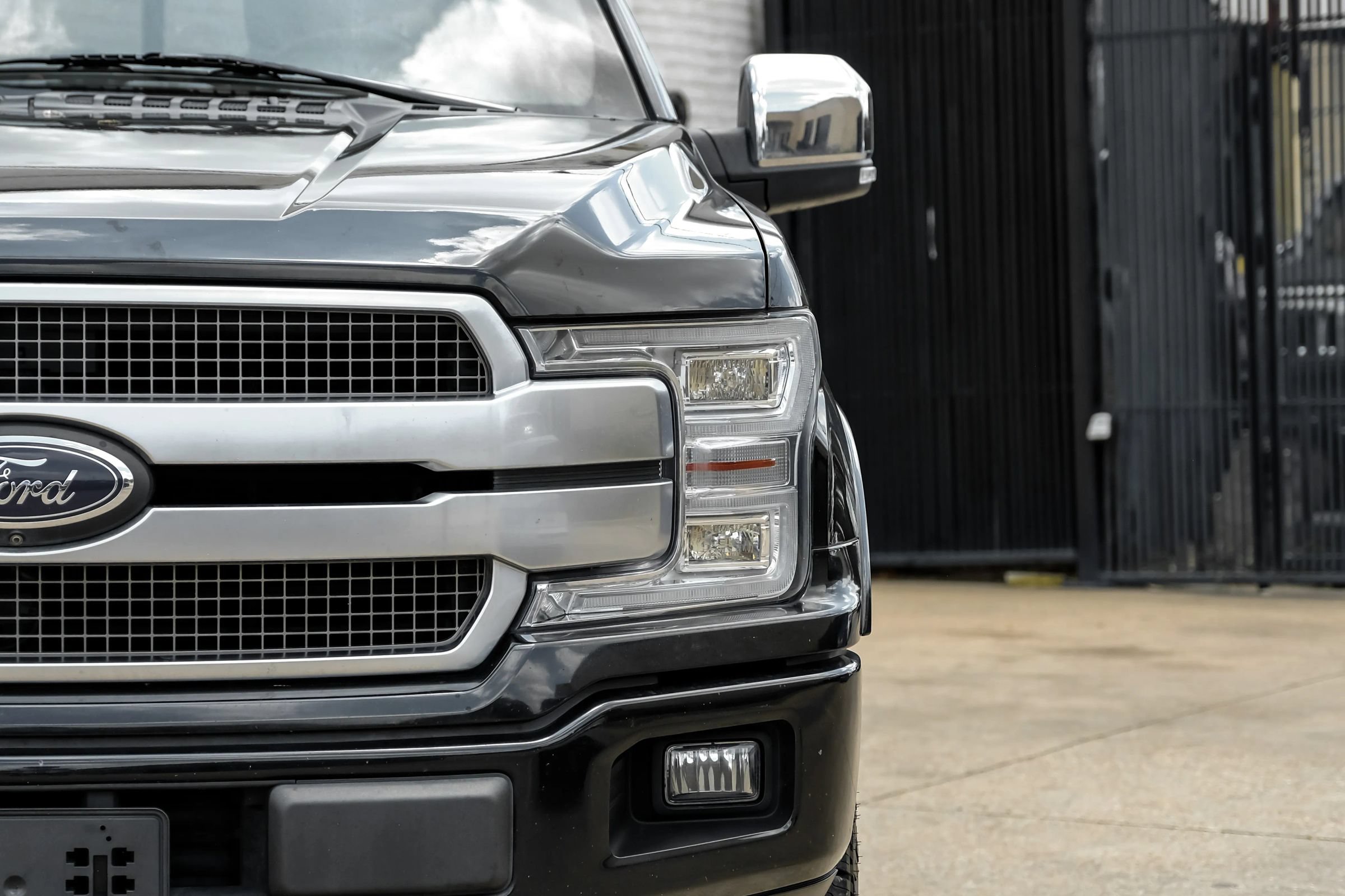 Used 2018 Ford F150 Platinum w/ Equipment Group 701A Luxury AWD/4WD image 41