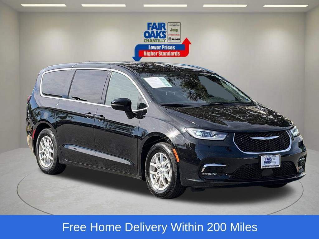 Certified 2025 Chrysler Pacifica Select