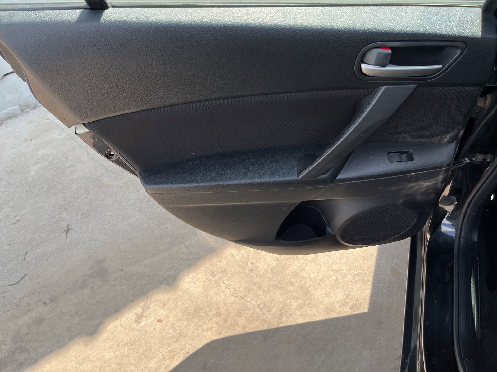 Used 2013 MAZDA MAZDA3 i SV FWD image 13