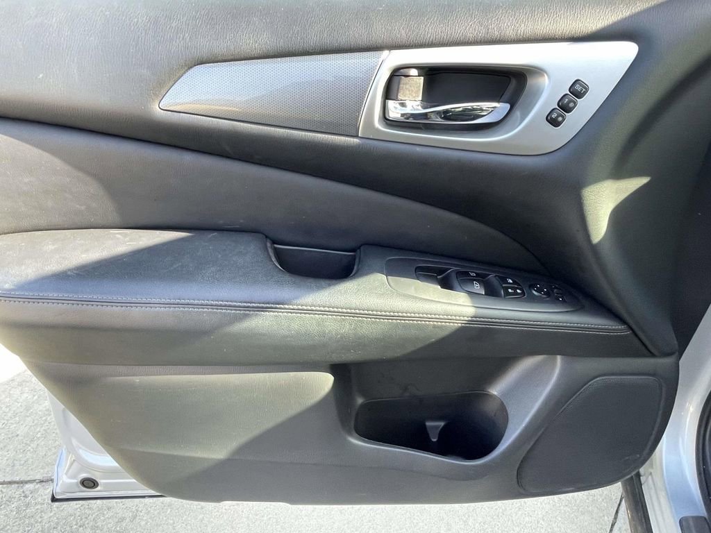 Used 2017 Nissan Pathfinder SL w/ SL Tech Package image 16