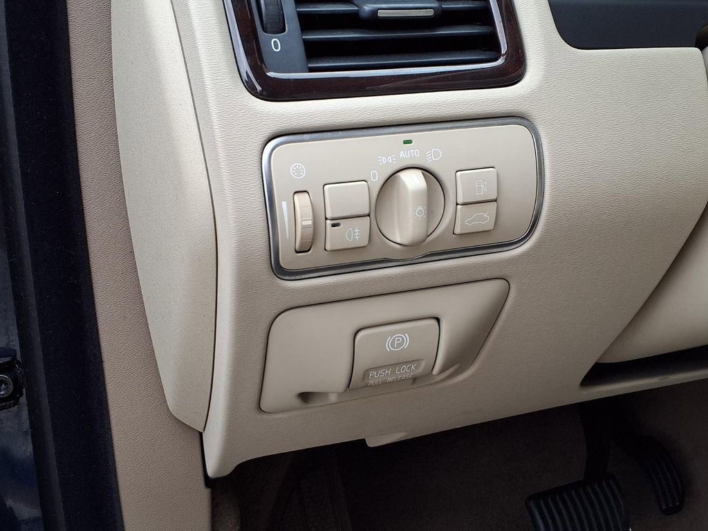 Used 2015 Volvo XC70 T6 Premier Plus AWD/4WD image 11