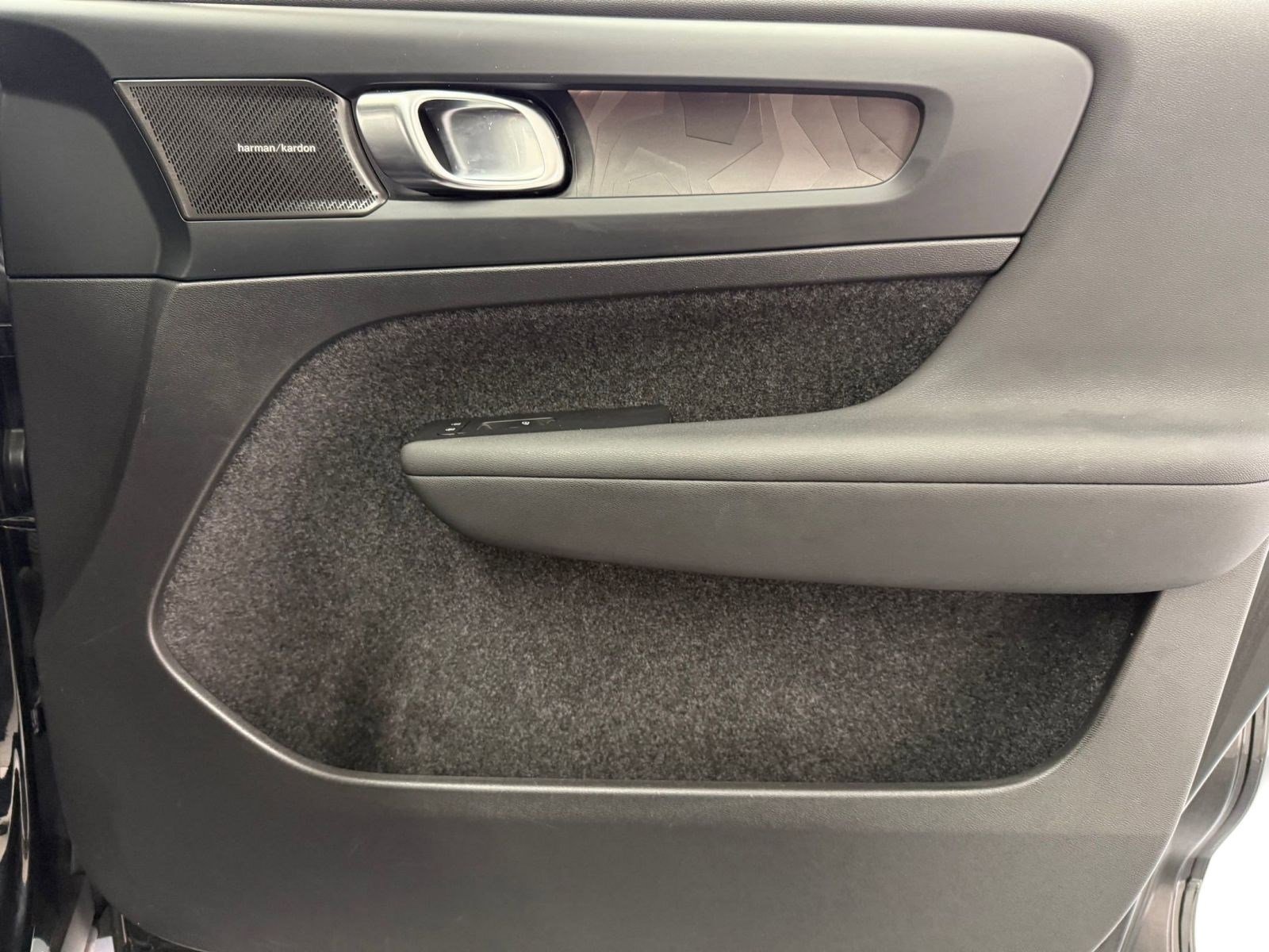 Used 2023 Volvo C40 P8 Recharge Ultimate image 23