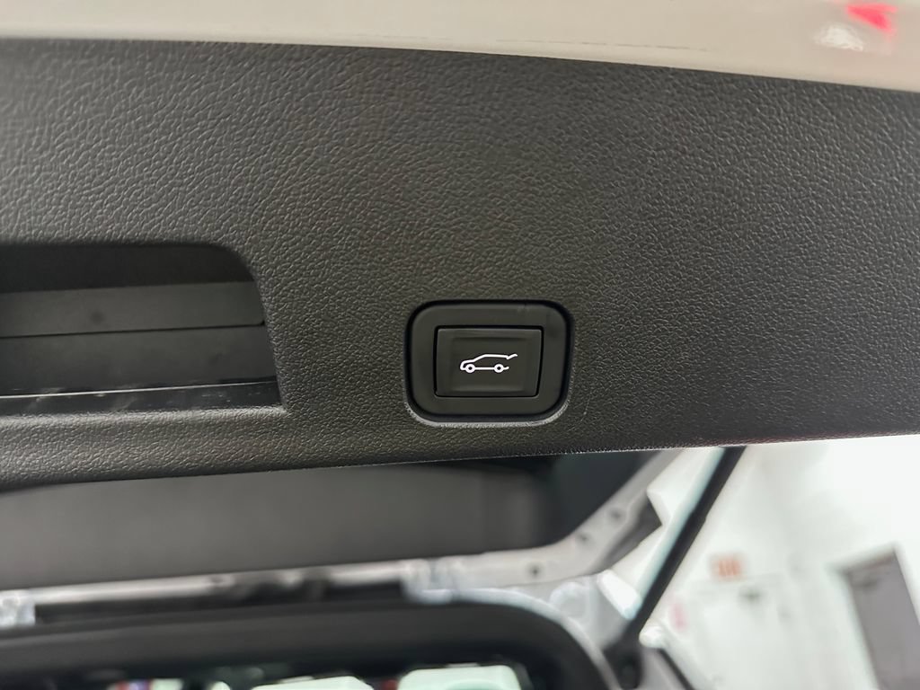 Used 2025 Chevrolet Traverse RS w/ LPO, Floor Liner Package AWD/4WD image 36
