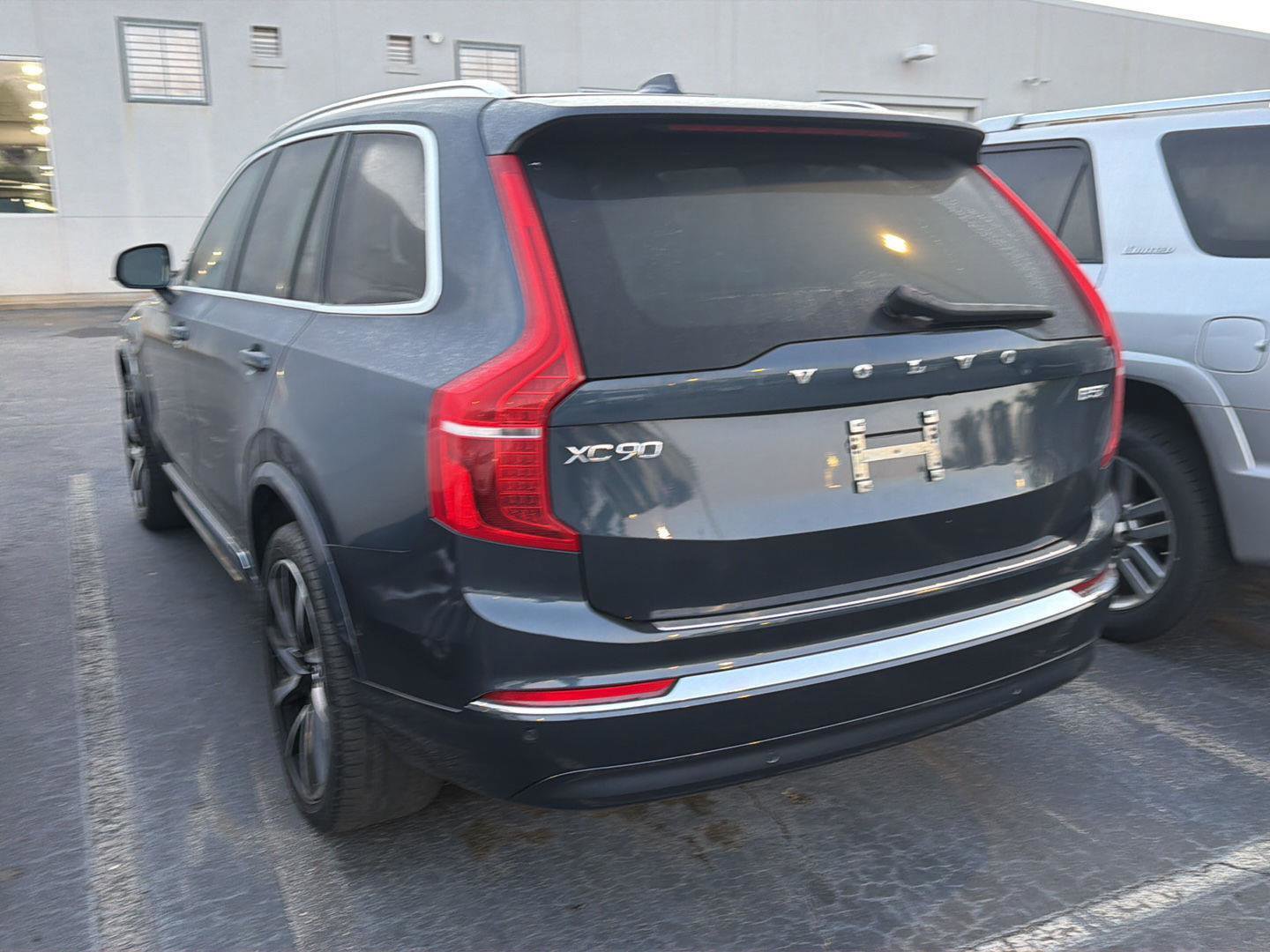 Used 2023 Volvo XC90 B5 Plus w/ Protection Package Premier image 10