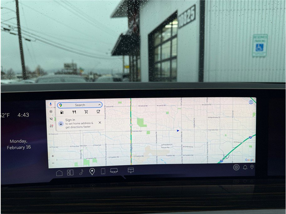 Used 2025 Cadillac Escalade ESV Premium Luxury image 18