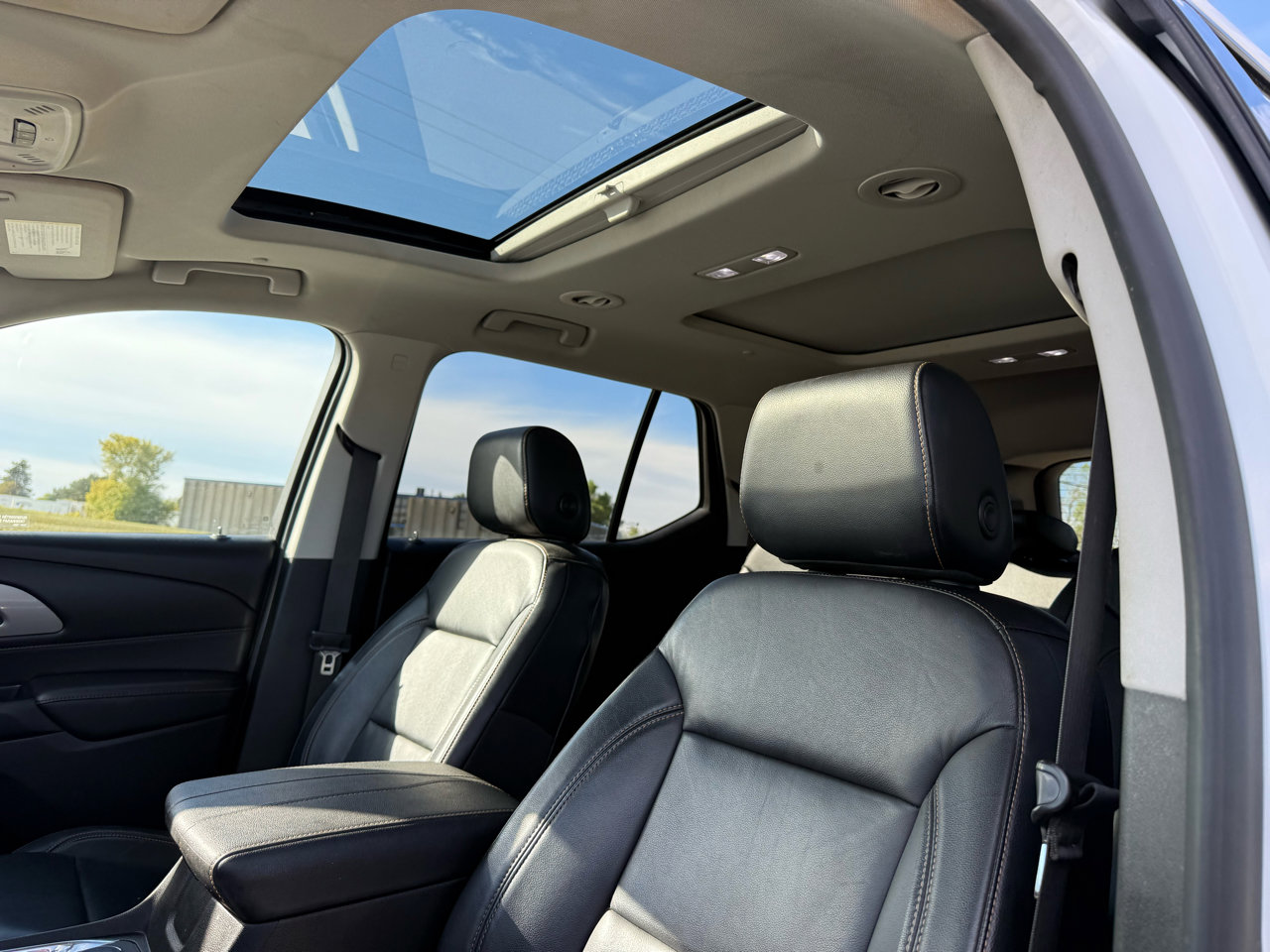 Used 2019 Chevrolet Traverse RS image 18