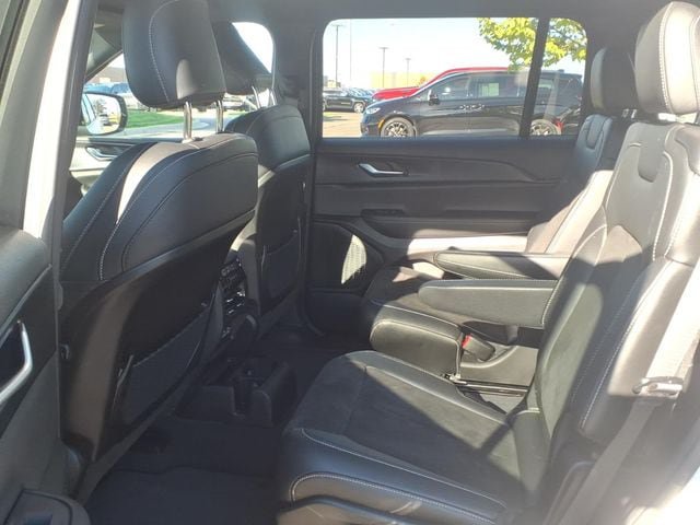 Certified 2023 Jeep Grand Cherokee L Laredo AWD/4WD image 13