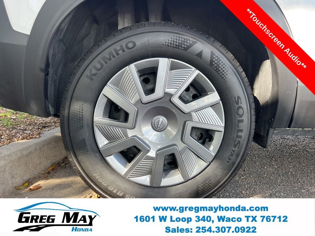 Used 2025 Nissan Kicks S image 9