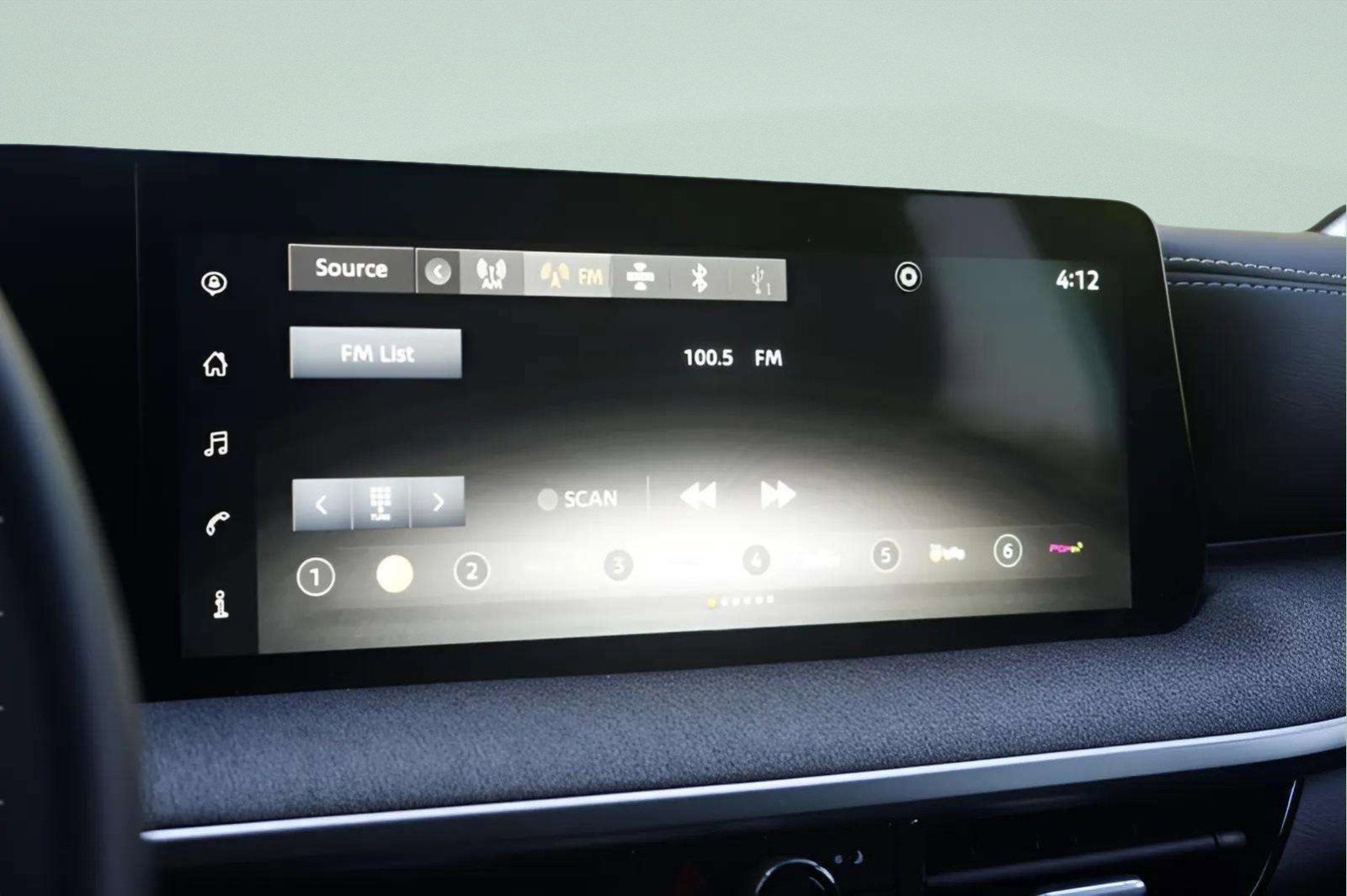 Used 2025 Nissan Kicks SV image 40