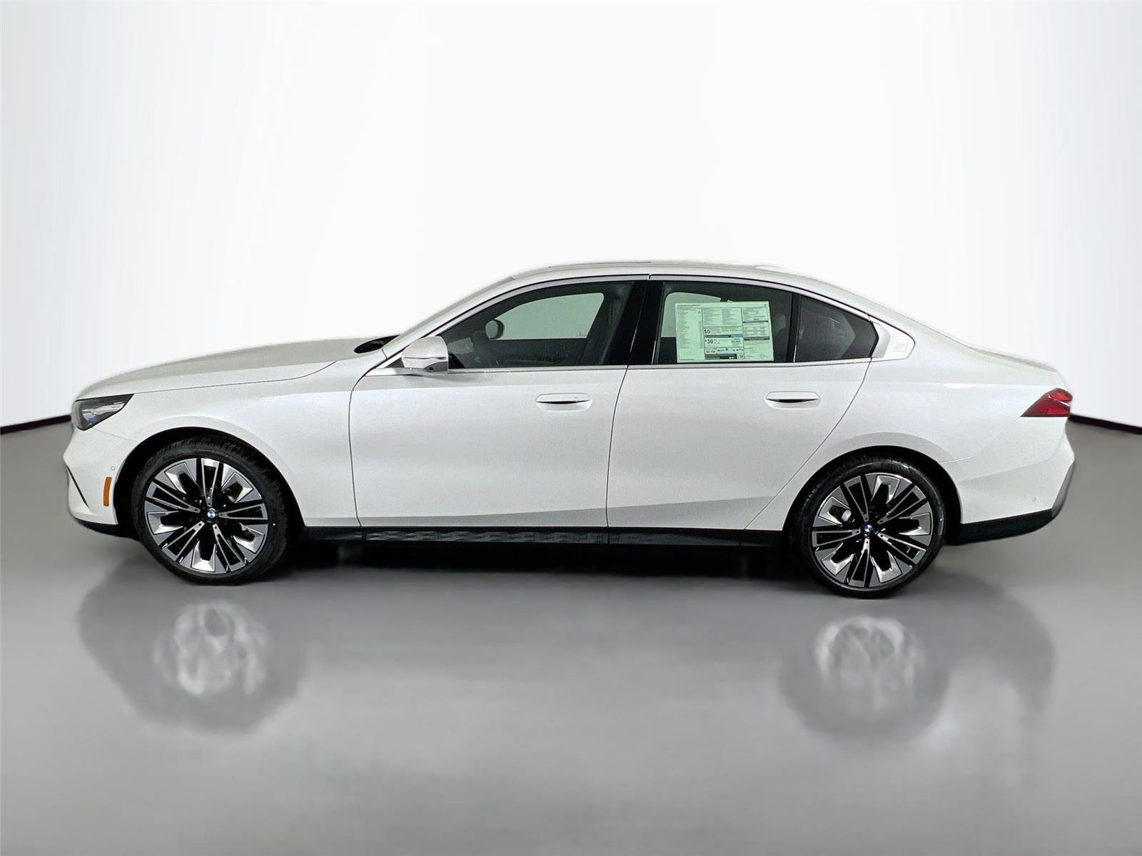 Used 2026 BMW 530i xDrive image 3