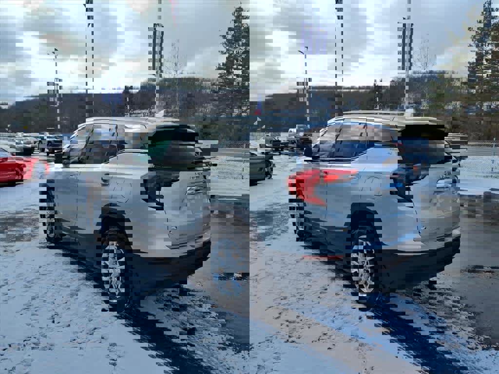 Used 2020 GMC Terrain SLE image 4