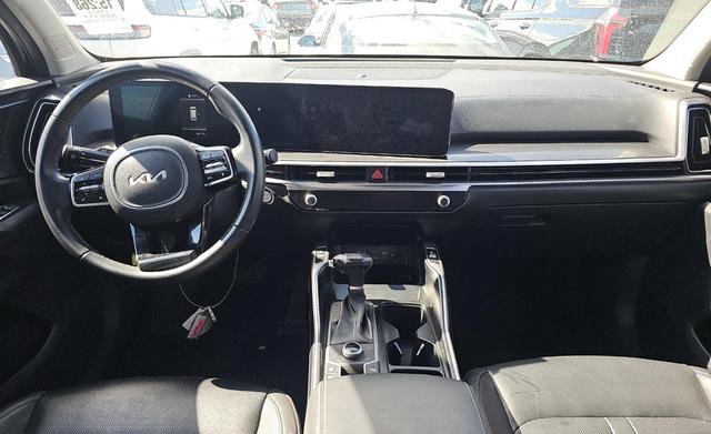 Used 2024 Kia Sorento S image 6