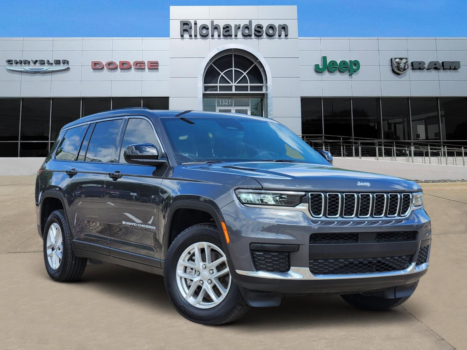 New 2025 Jeep Grand Cherokee L Laredo w/ Luxury Tech Group I RWD image 1